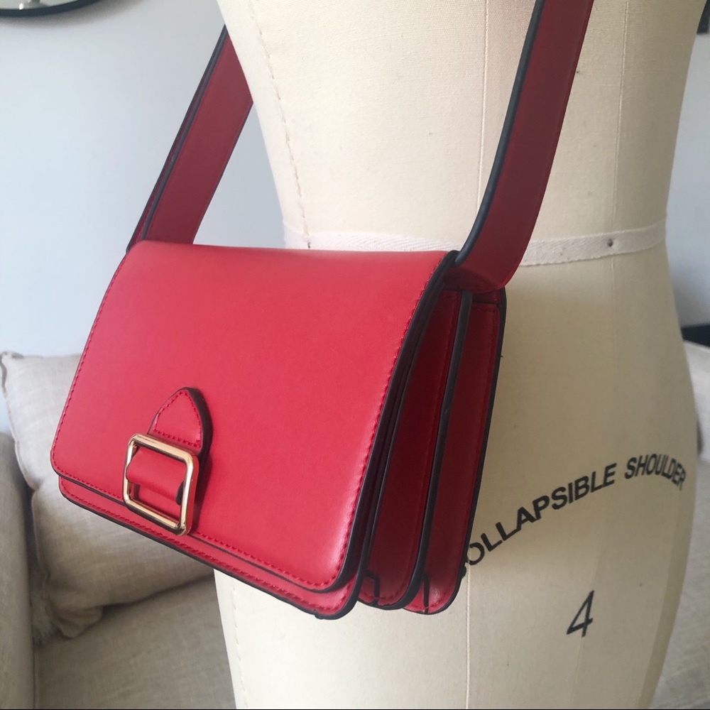 Buckle Detail Shoulder/Crossbody Bag